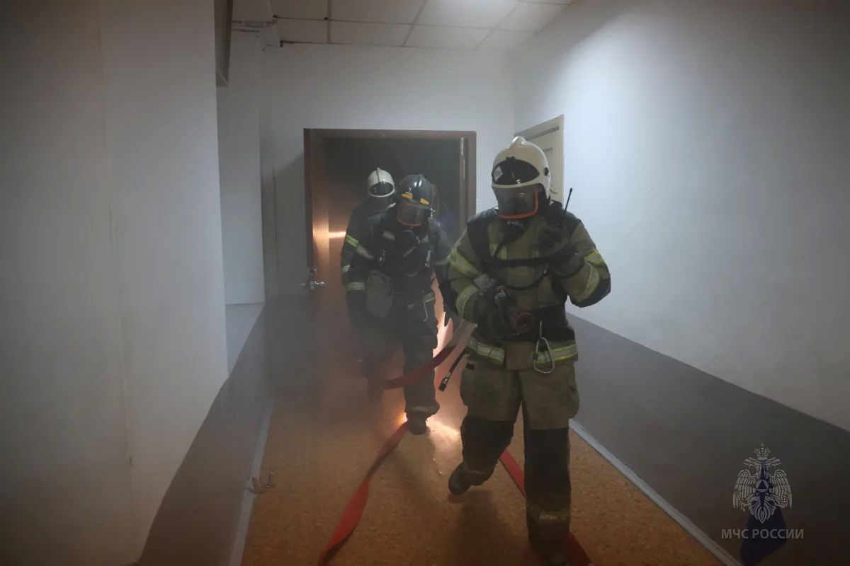 МЧС Хакасии провело учения в национальной гимназии МЧС Хакасии провело учения в национальной гимназии
