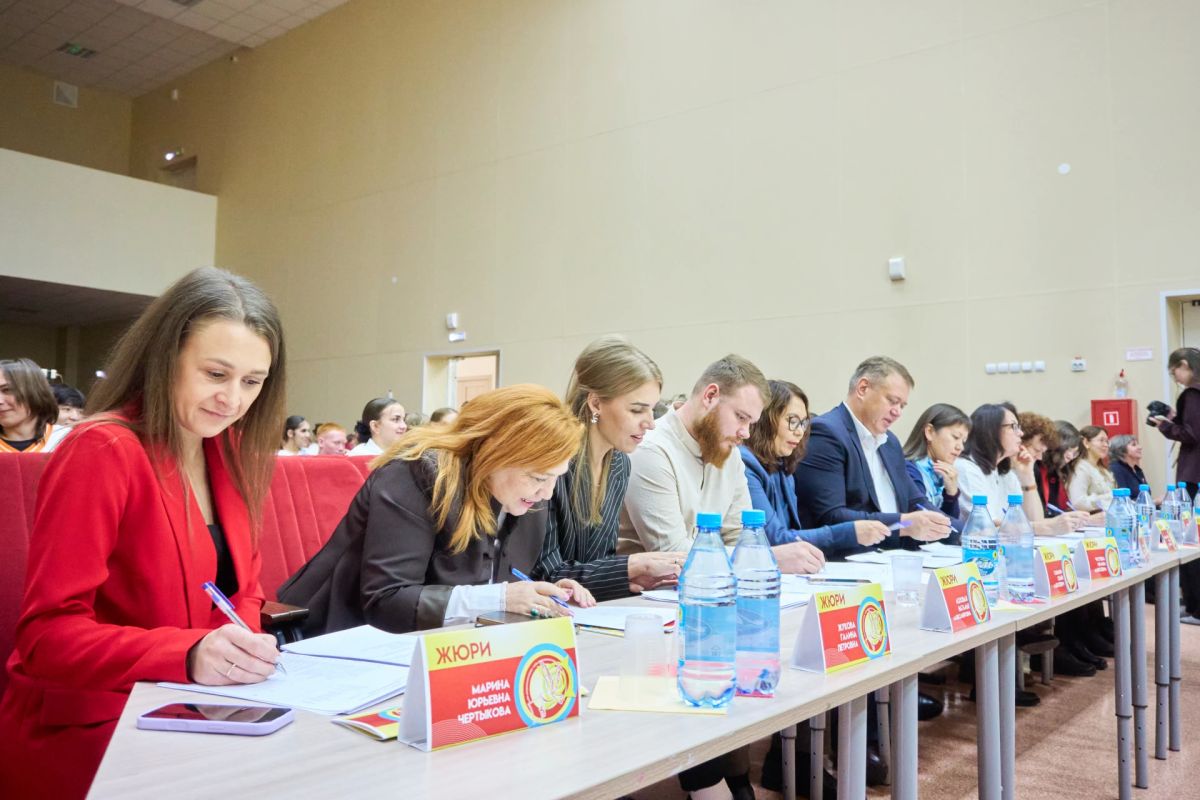 Самыми внимательными зрителями на Слете, как всегда, являются наши члены Жюри Самыми внимательными зрителями на Слете, как всегда, являются наши члены Жюри