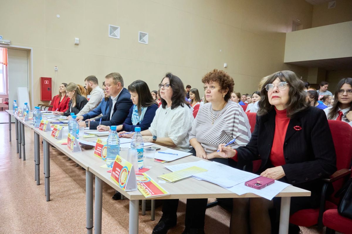Самыми внимательными зрителями на Слете, как всегда, являются наши члены Жюри Самыми внимательными зрителями на Слете, как всегда, являются наши члены Жюри