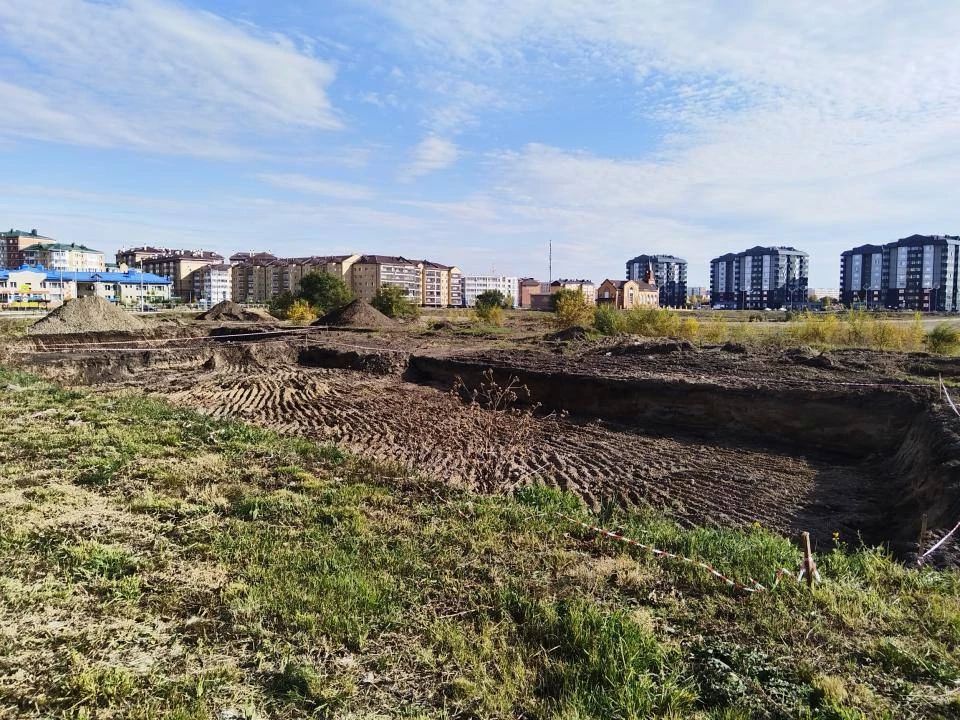Площадки под скейт-парк и памп-трек готовит подрядчик в Арбане Площадки под скейт-парк и памп-трек готовит подрядчик в Арбане