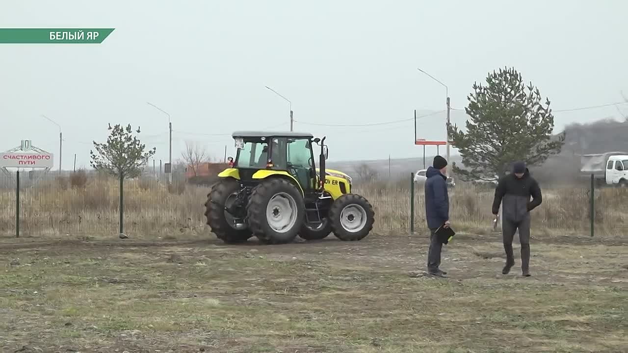 Первые экзамены на водителя трактора сдают школьники Алтайского района