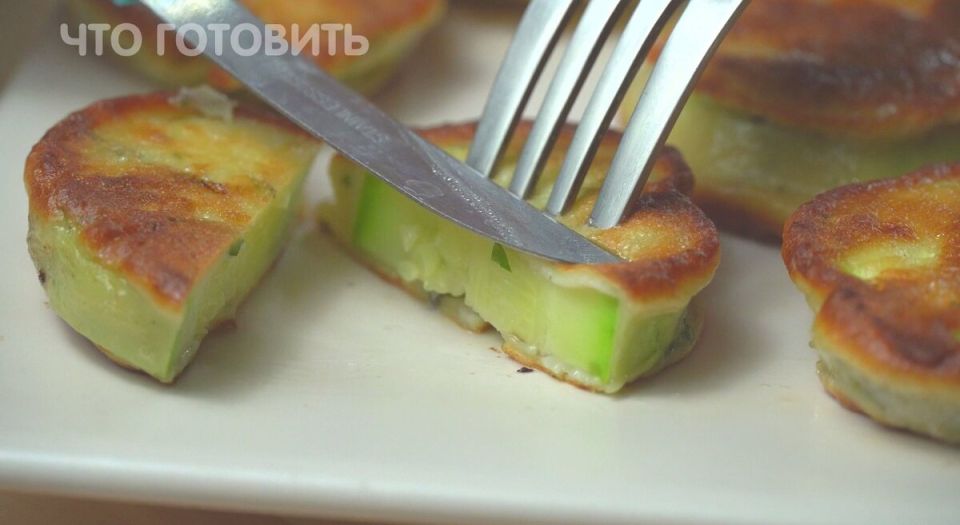 Необычная закуска из кабачков: как приготовить хрустящие ломтики в кляре