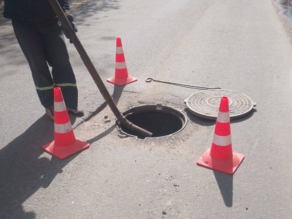 Почему подгузники и салфетки нельзя смывать в унитаз: риски и последствия