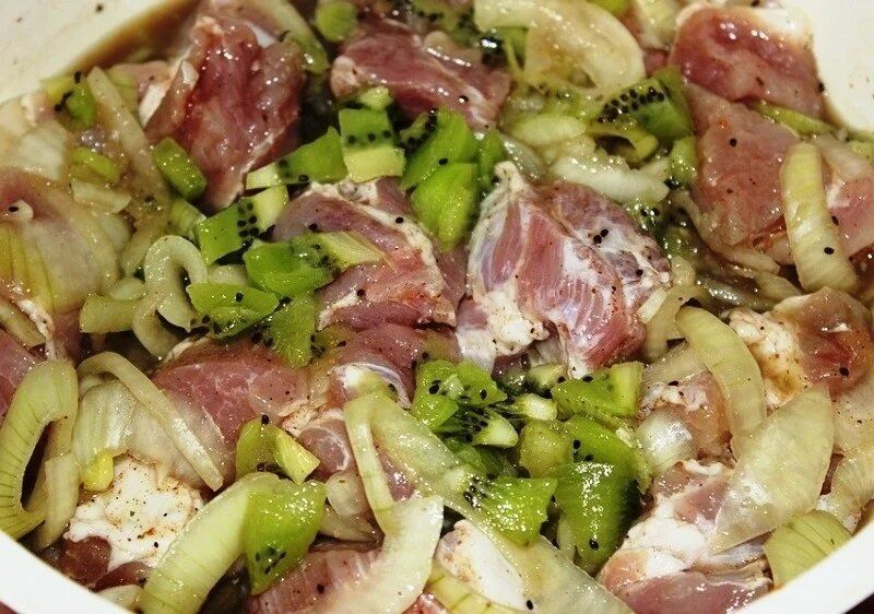 Почему киви не место в маринаде для шашлыка