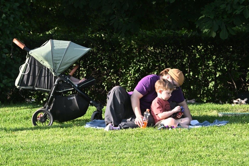 Уход за ребенком в двойном размере: что ждет родителей в России?