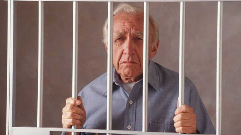 Как пенсионерам избежать серьезных проблем с законом и сохранить свои финансы