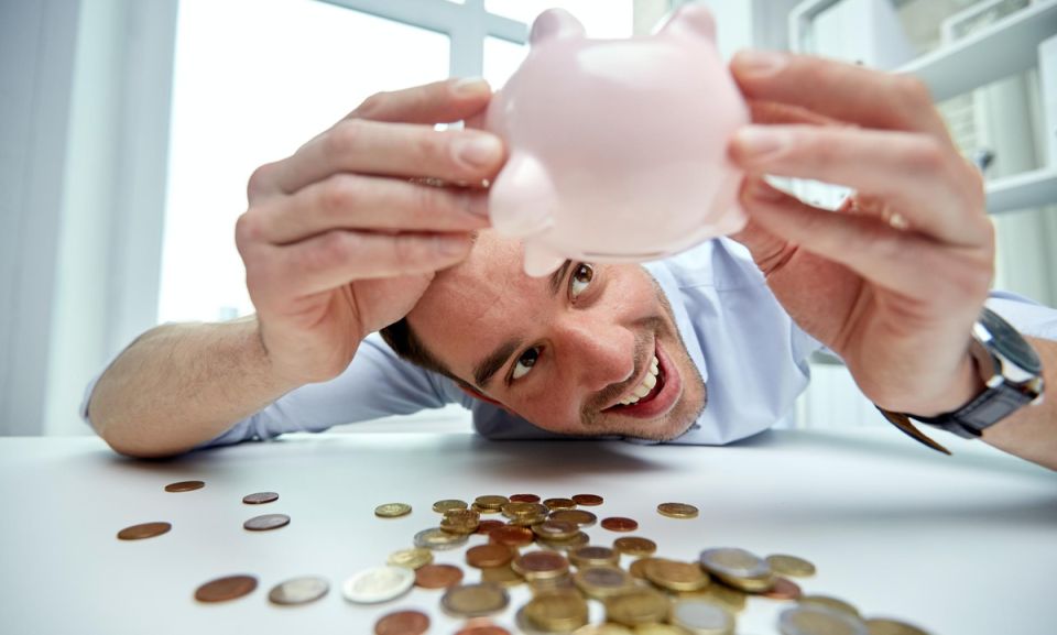 Почему всего 52% россиян откладывают деньги: тревожные реалии финансовой ситуации