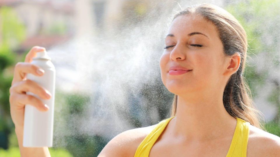 Это средство станет настоящим спасением в жару: вот как использовать термальную воду