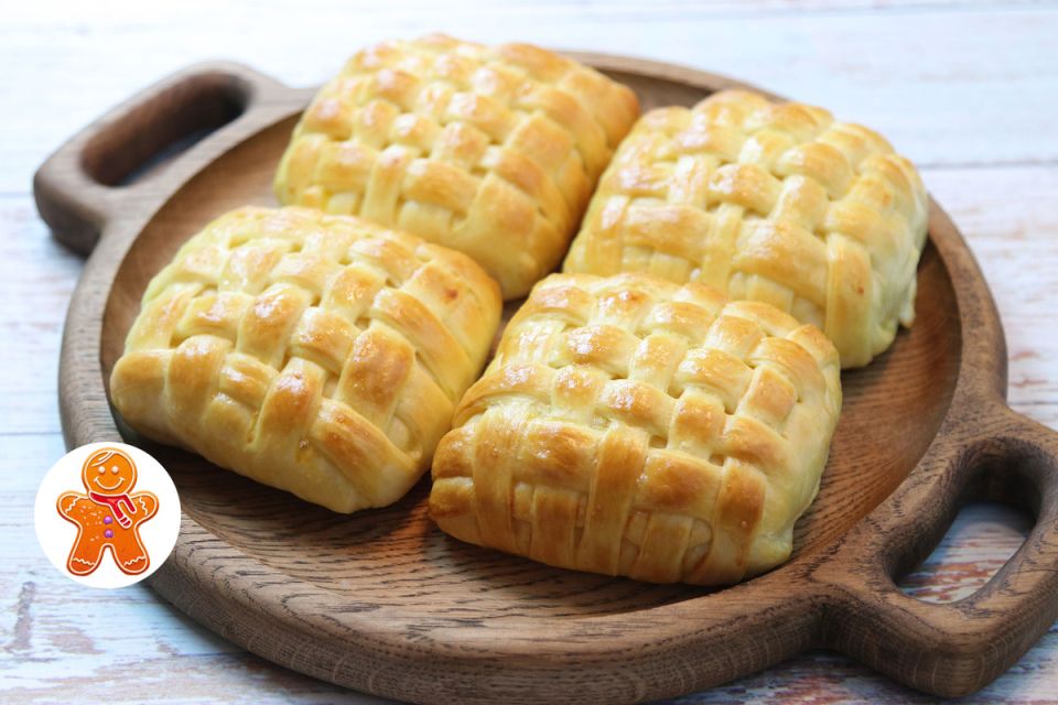 Плетеные слойки с сыром