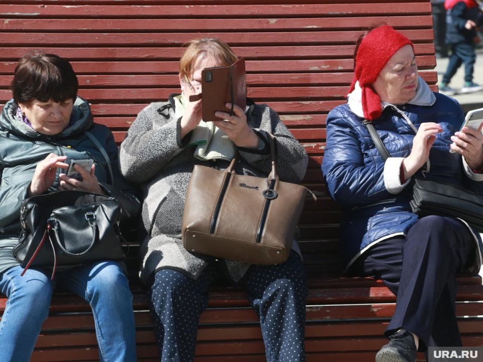 Как защитить себя от мошенников, угрожающих блокировкой пенсии