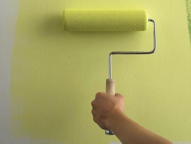 Советы по покраске обоев: как сделать это правильно