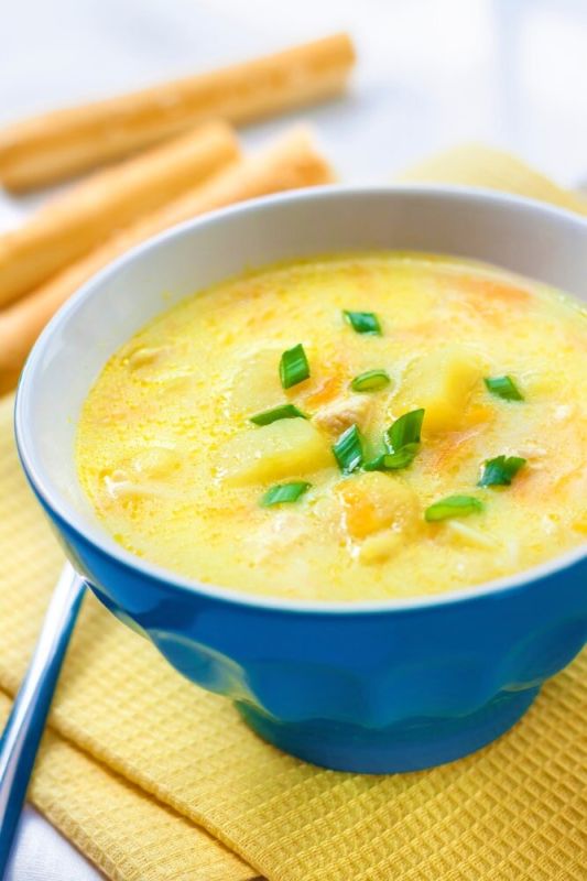 Сытный сырный суп с курицей и картошкой