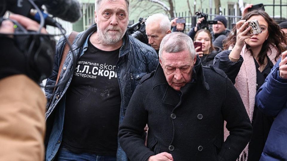 Возвращение Ефремова: зрители идут на премьеру после освобождения